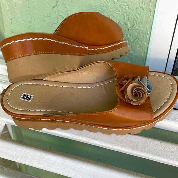 New Sandals Size 8.5 - Picture 2 of 7